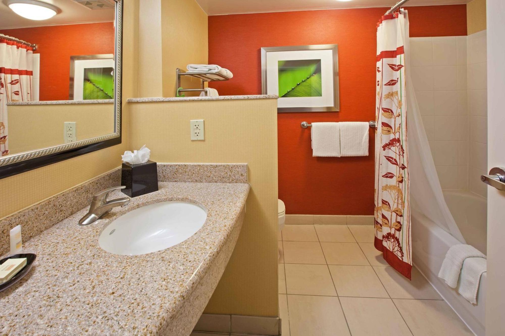 Courtyard Louisville Northeast Esterno foto