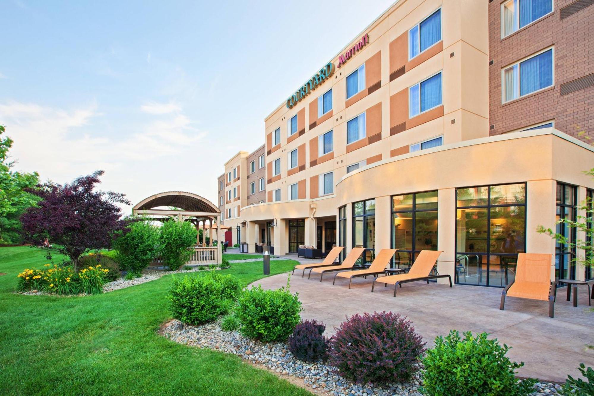 Courtyard Louisville Northeast Esterno foto