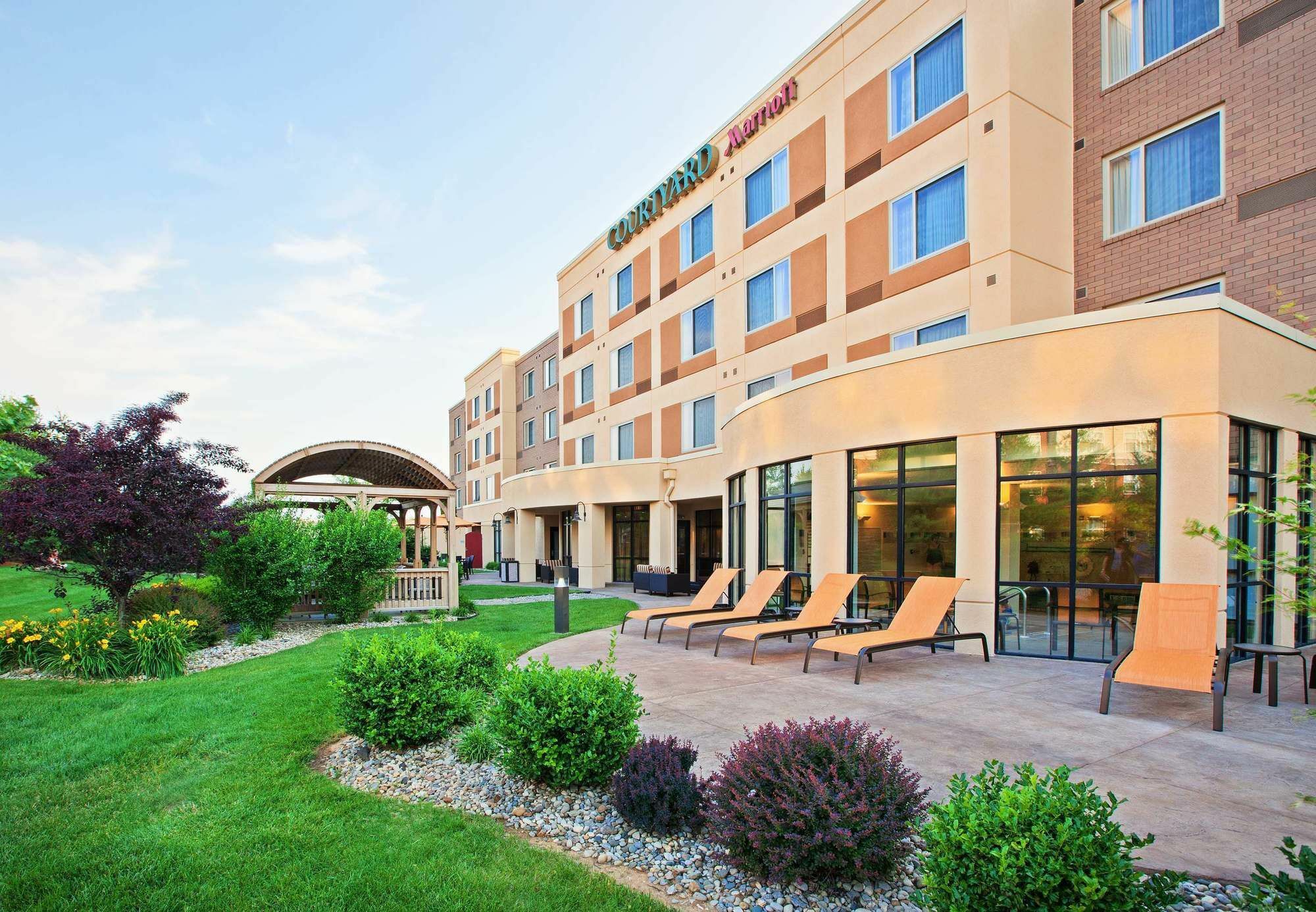 Courtyard Louisville Northeast Esterno foto